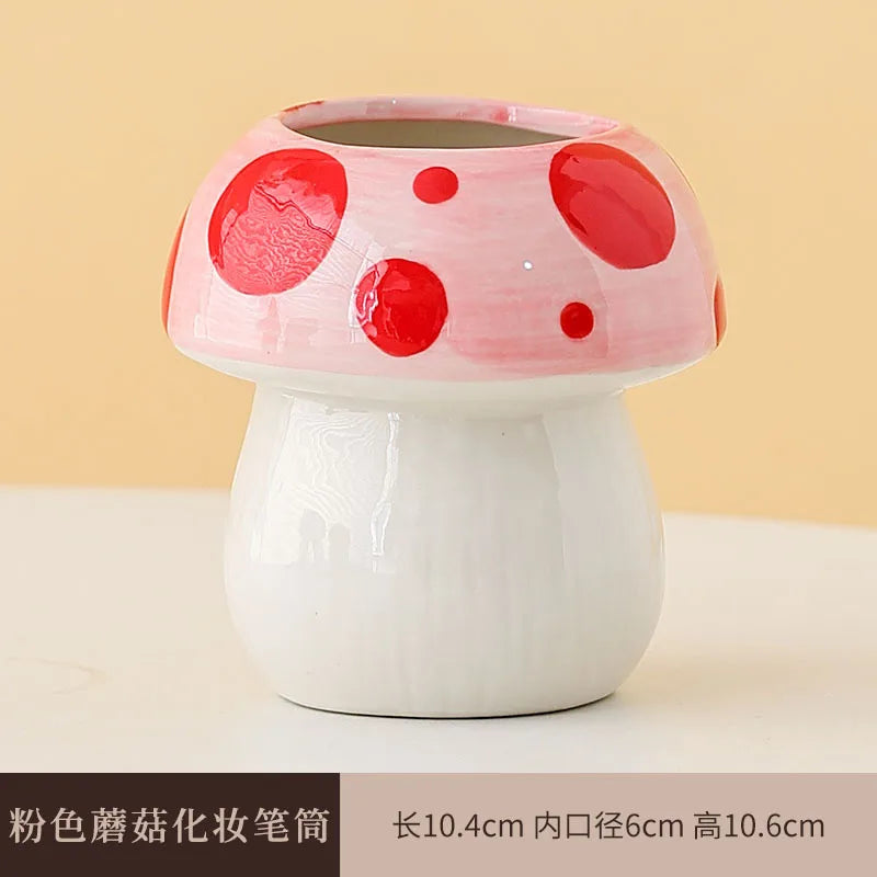 Mushroom pen holder ceramic desktop cute girl pen holder Office stationery shelf creative home decoration ornaments